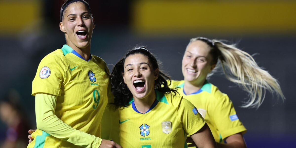 Brasil inicia Copa América com vitória de 2 a 0