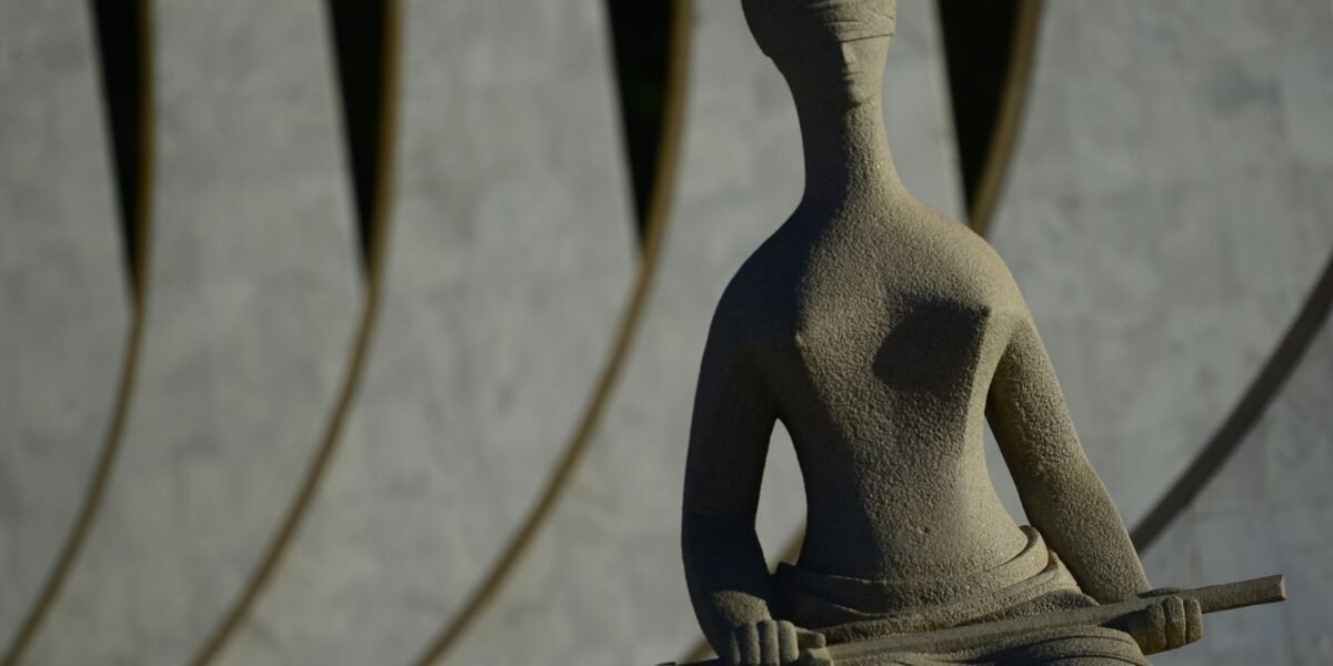 Câmara aprova criação de 160 funções comissionadas para STF