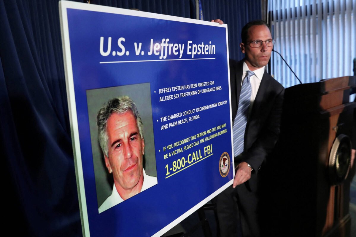 FBI diz que Epstein se suicidou e nega 'lista de
