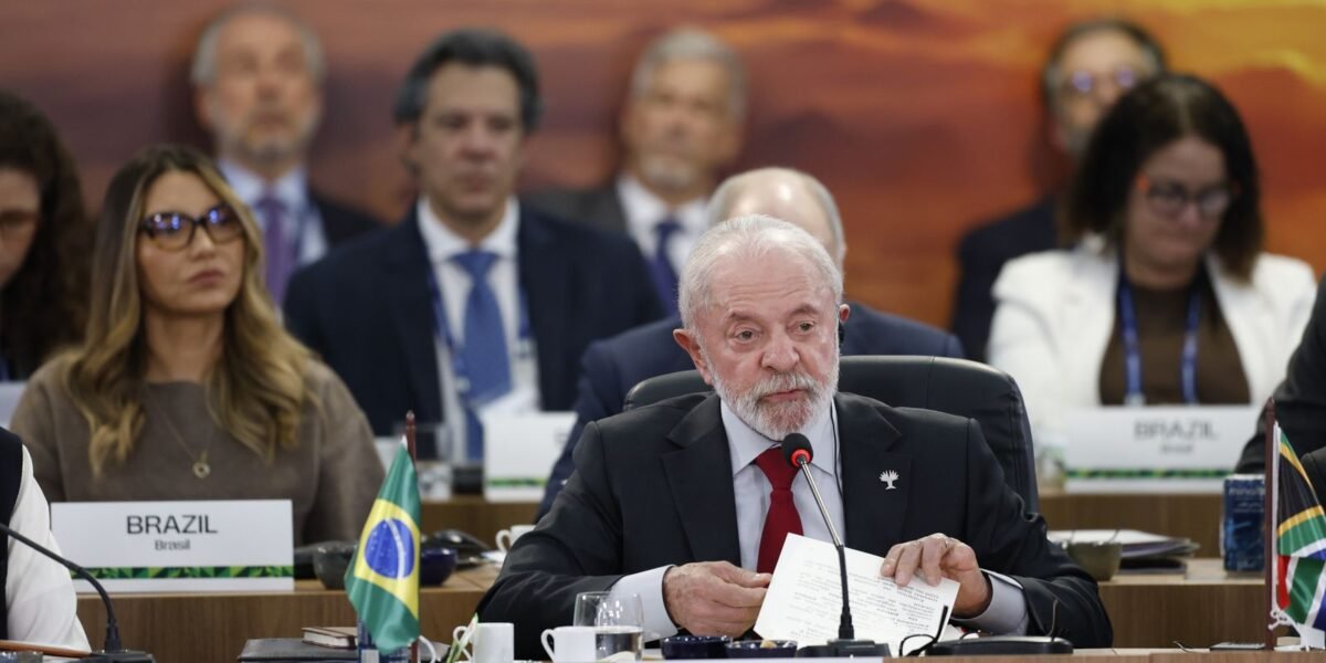 FMI e Banco Mundial financiam países ricos, critica Lula no