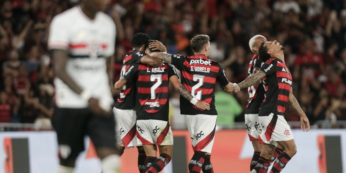 Flamengo vence São Paulo por 2 a 0 no retorno
