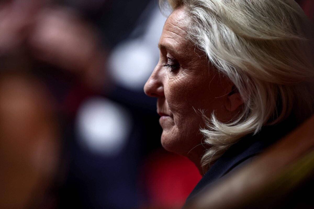 França: Operação em sede do partido impõe revés a Le