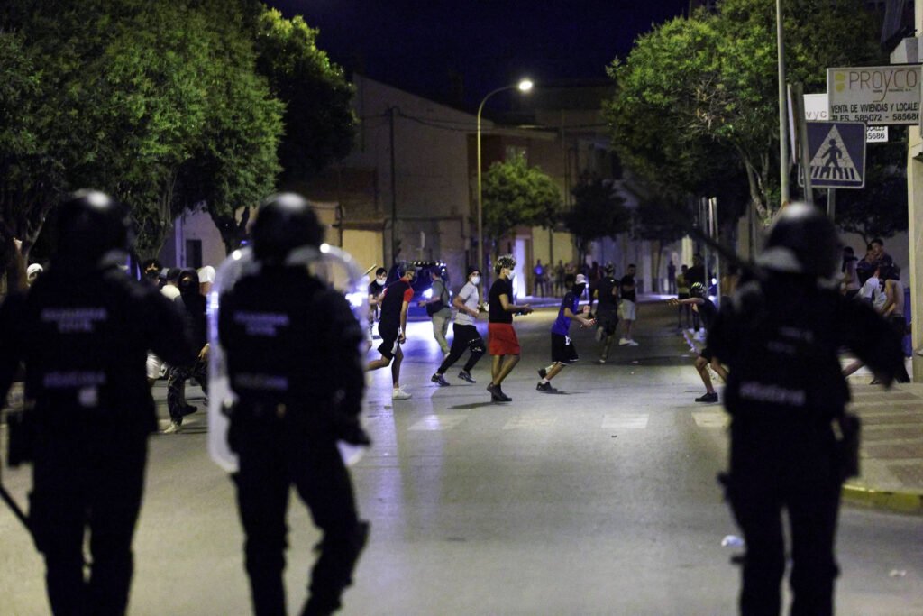 Grupos de direita fazem 'caçada' a imigrantes na Espanha -
