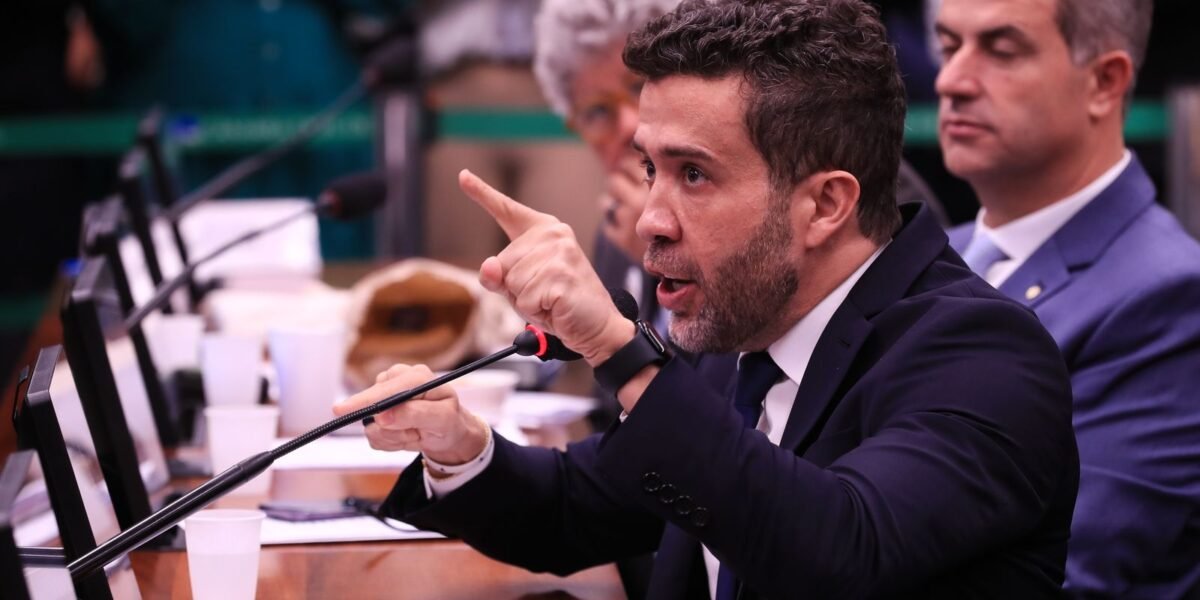 Janones é suspenso por três meses em Conselho de Ética