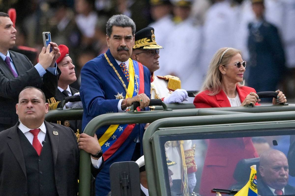 Maduro pede drones a militares durante desfile em Caracas -