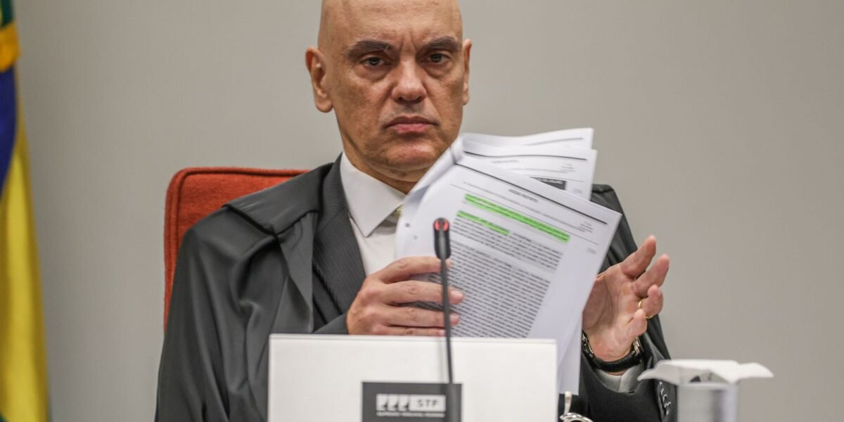 Moraes repreende advogado de ex-assessor de Bolsonaro
