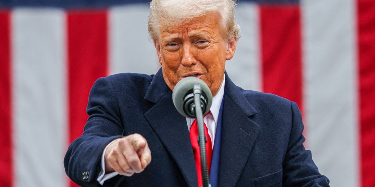 Trump ameaça países que se alinhem ao Brics com tarifa