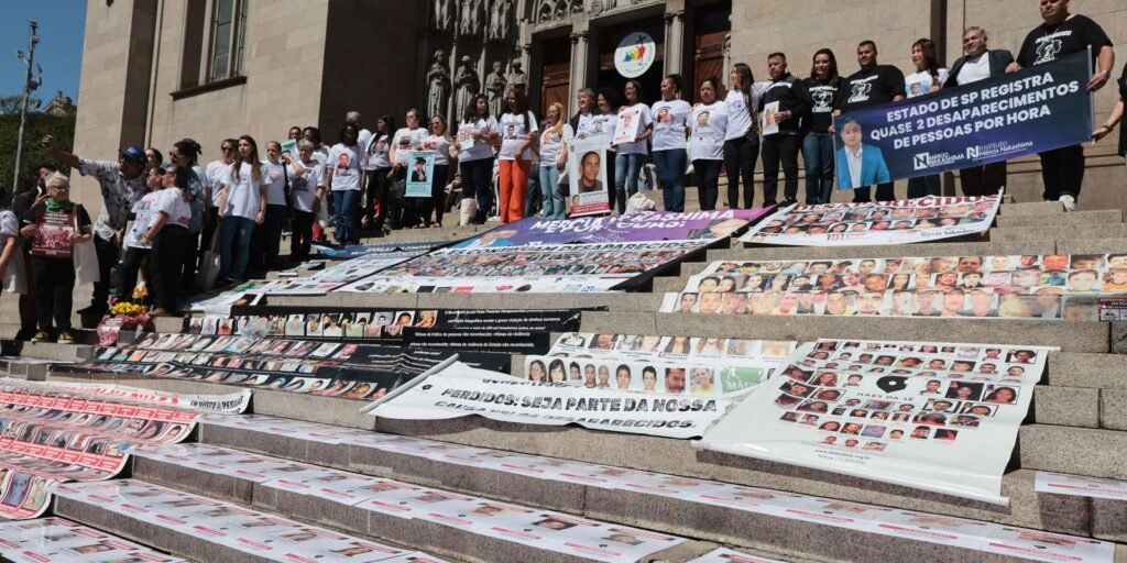 Ato em SP lança movimento de famílias em busca de