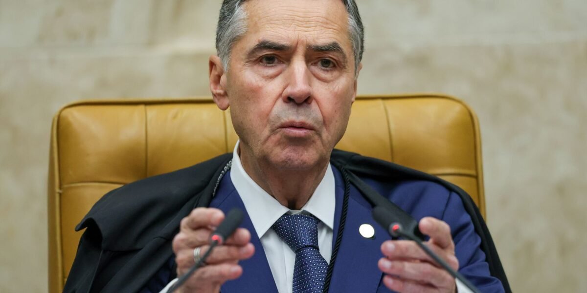 Barroso: julgamento de Bolsonaro traz “algum grau de tensão” para