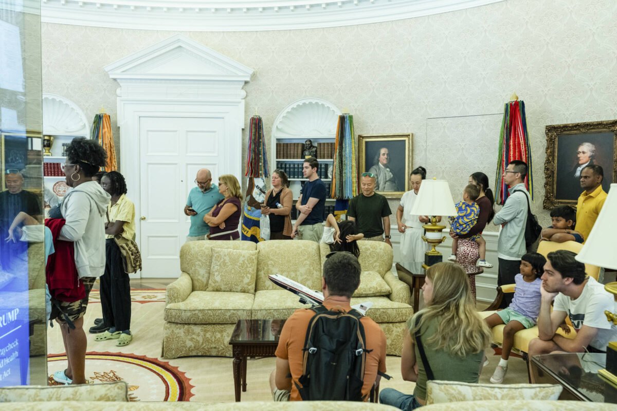 EUA: Casa Branca inaugura réplica do Salão Oval - 05/08/2025