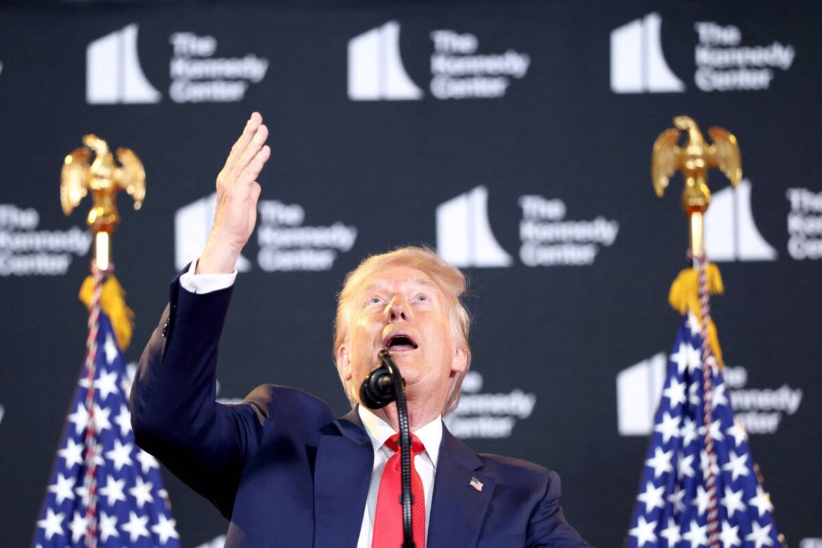 EUA: Trump quer ampliar controle da polícia de Washington -