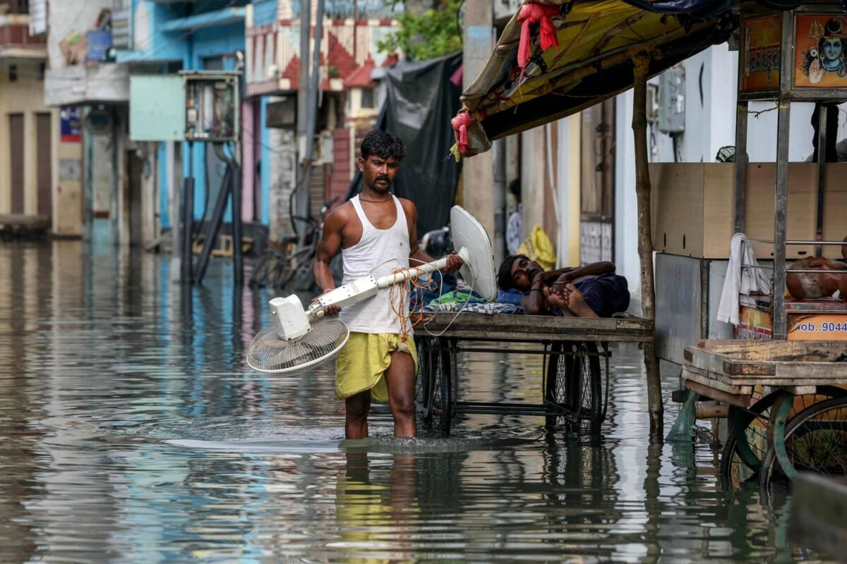 Enchente na Índia deixa 4 mortos e quase 50 desaparecidos