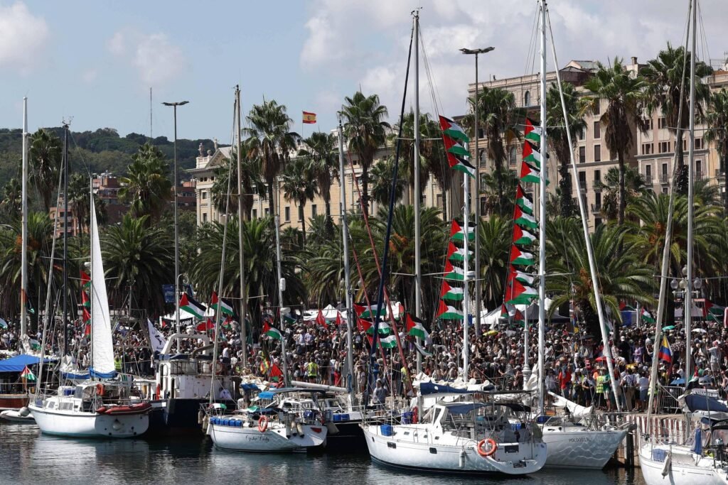 Flotilha com barcos humanitários parte de Barcelona a Gaza -