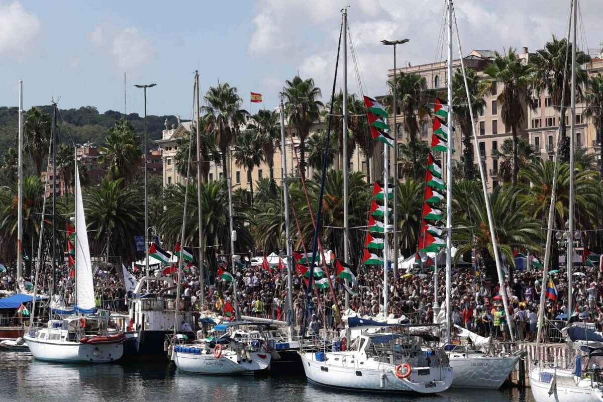 Flotilha com barcos humanitários parte de Barcelona a Gaza -