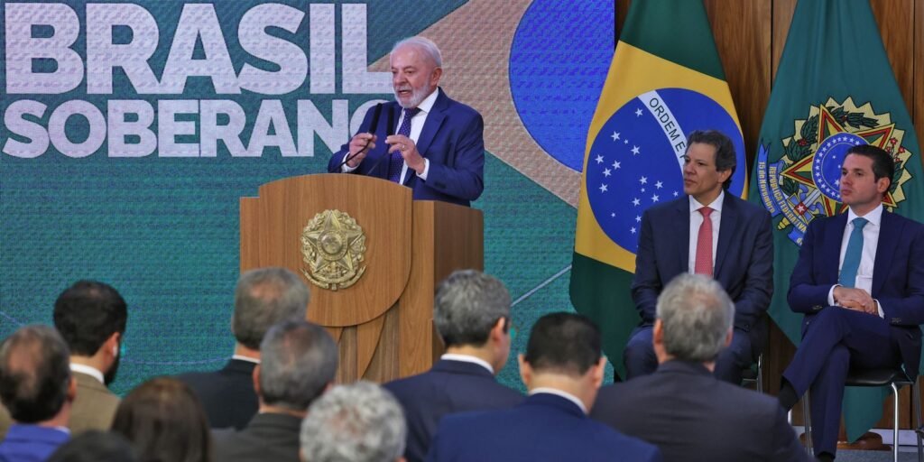 Governo anuncia R$ 30 bi em crédito para setores afetados