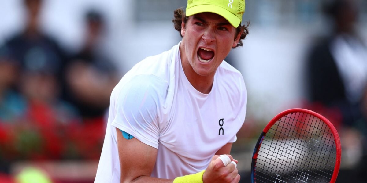 João Fonseca estreia com vitória de virada sobre chinês em