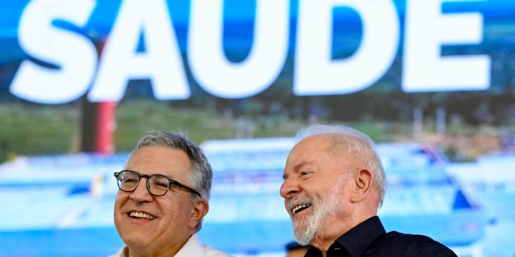 Lula defende Mais Médicos e relação com Cuba após sanção