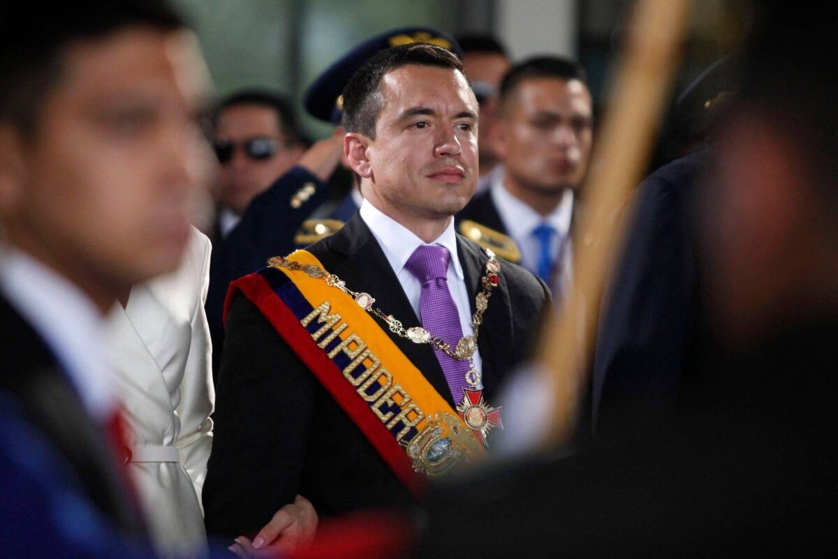 Noboa propõe impeachment de juízes em consulta popular - 05/08/2025
