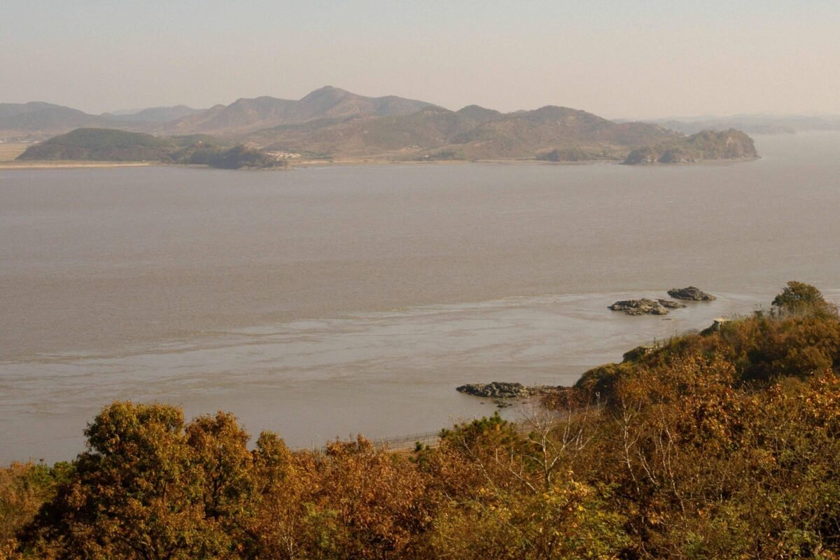 Norte-coreano tenta chegar ao Sul a nado e é resgatado