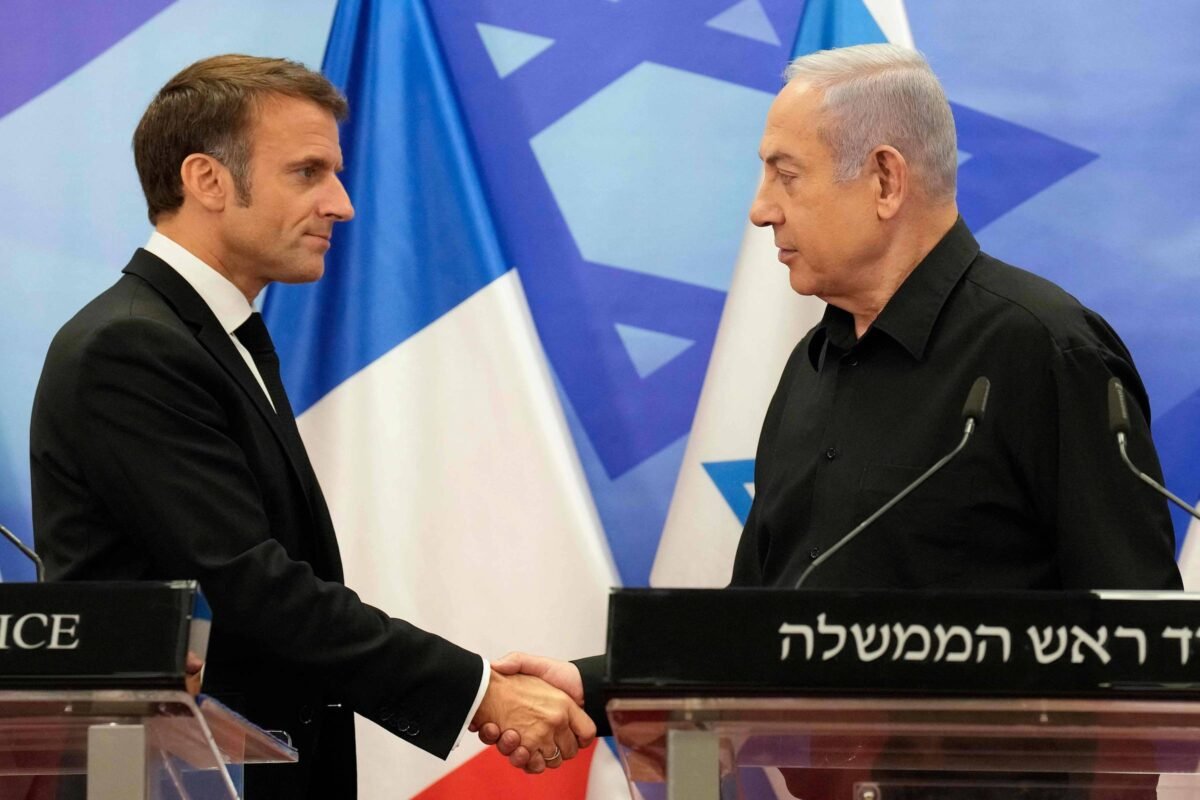 O antissemitismo no jogo de cartas de Netanyahu e Macron