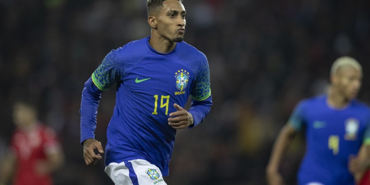 Raphinha e Vinicius Júnior são indicados ao prêmio Bola de