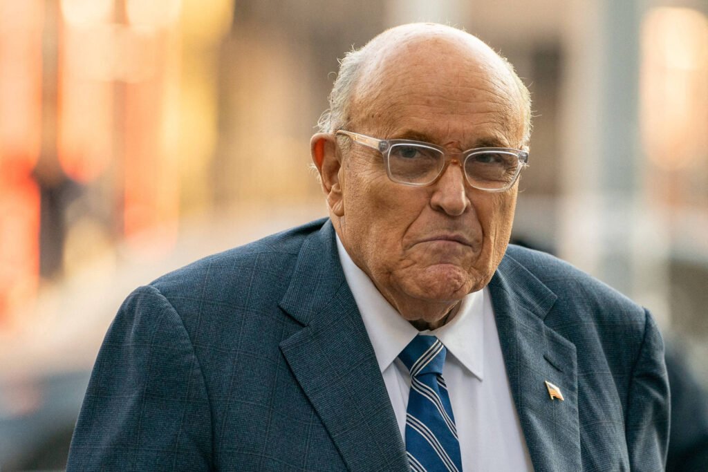 Rudy Giuliani é hospitalizado após acidente de carro - 31/08/2025