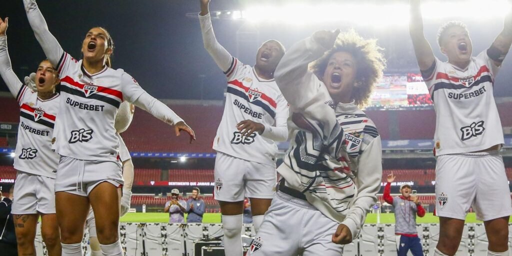 São Paulo bate Ferroviária e avança à semi do Brasileirão