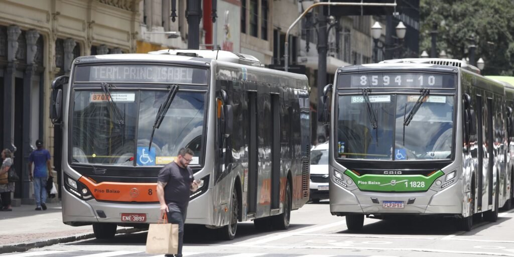 Setor de serviços cresce 0,3% em junho e atinge patamar