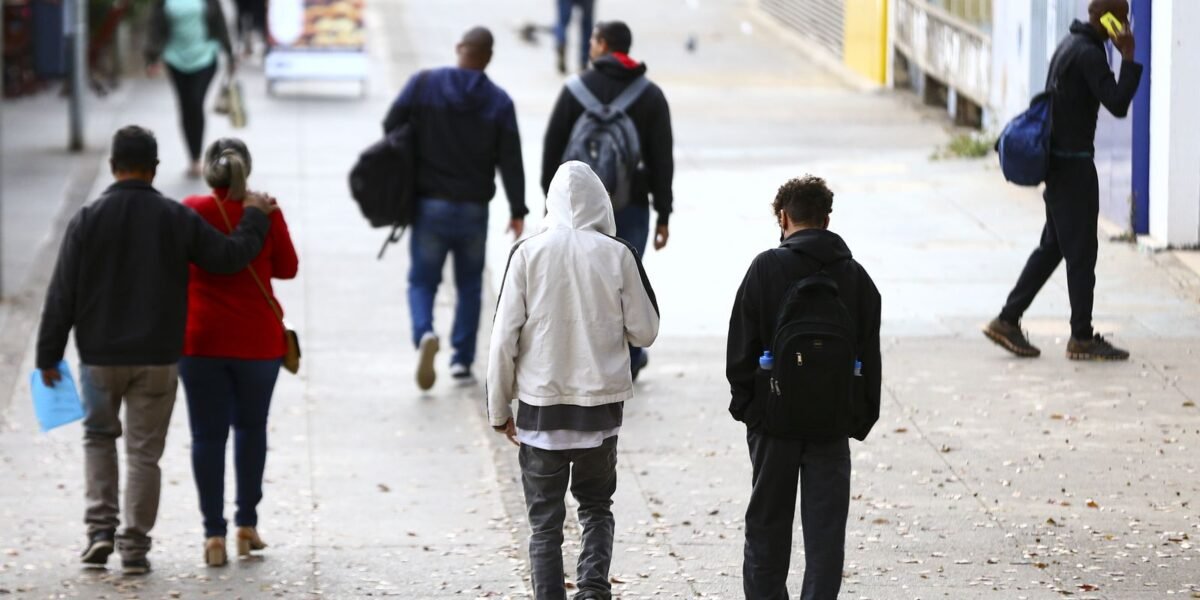 Sul e Sudeste começam semana com frio; alerta de seca