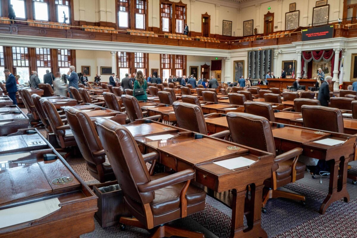 Texas pede cassação dos deputados democratas ausentes - 08/08/2025 -