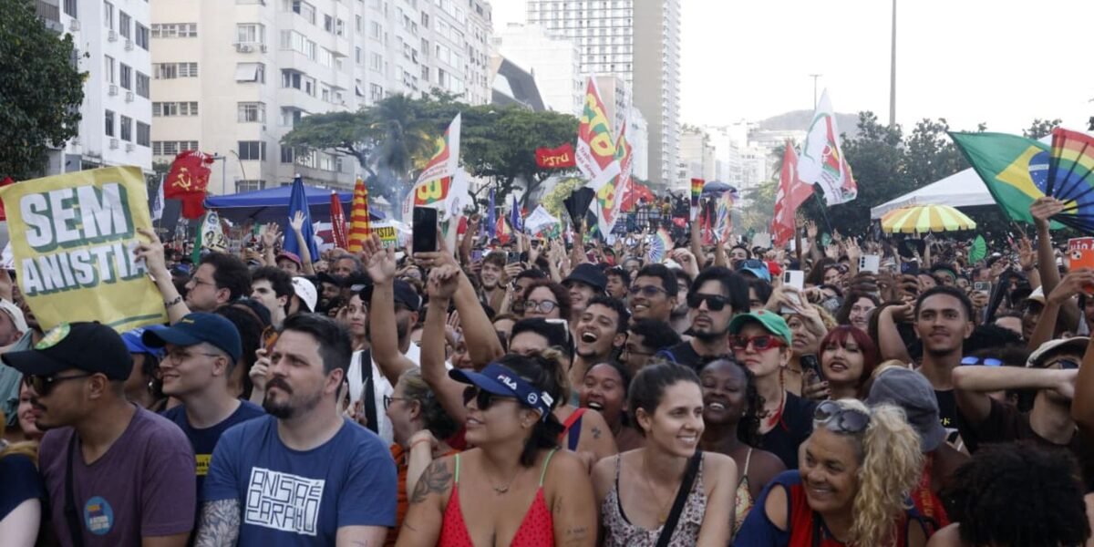 Ato no RJ com Caetano, Chico e Gil repudia anistia