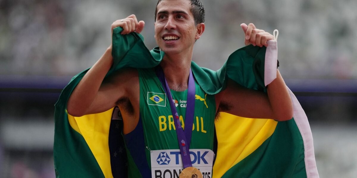 Caio Bonfim é campeão mundial dos 20 km da marcha
