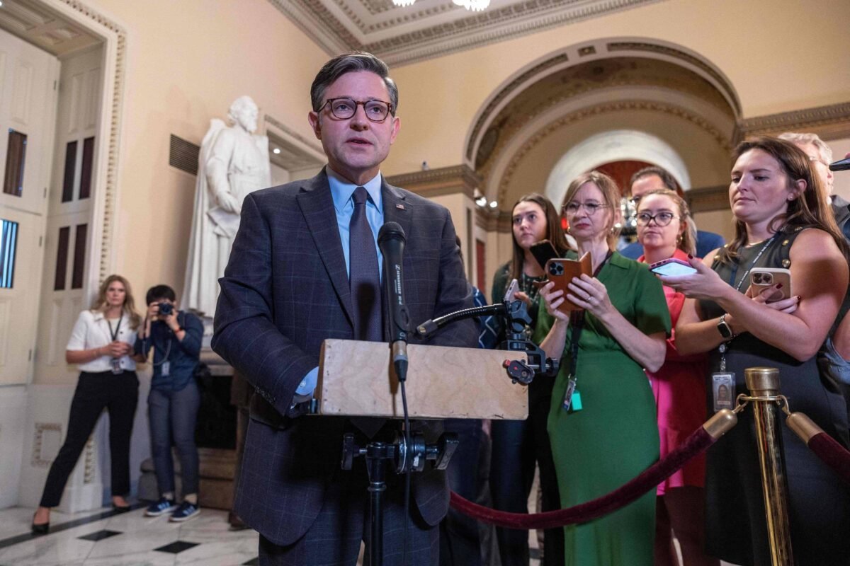 EUA: Câmara aprova homenagem a Kirk e divide democratas -