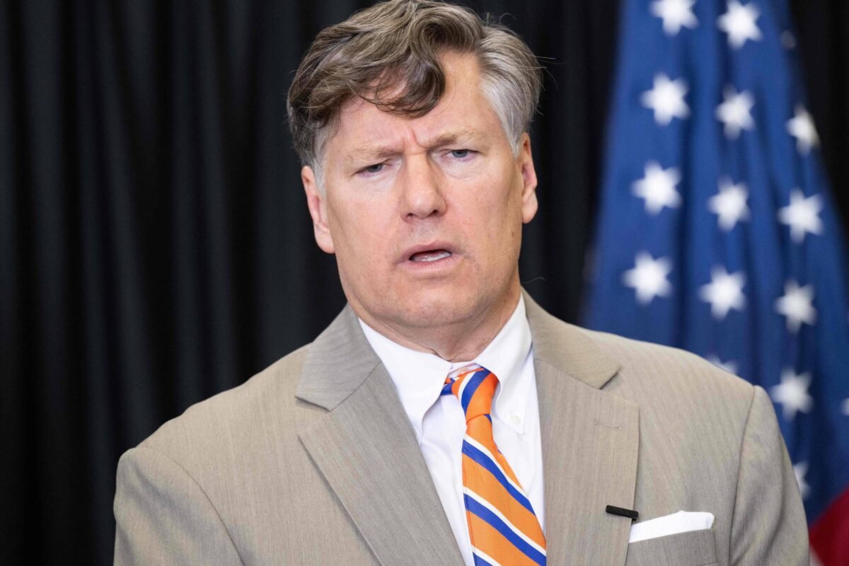 EUA ameaçam punir estrangeiros que elogiarem morte de Kirk -