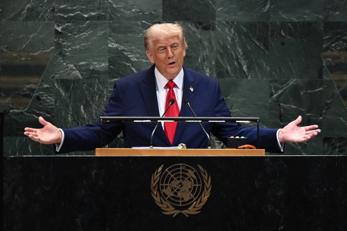 EUA deporta avião com iranianos após acordo com Teerã -