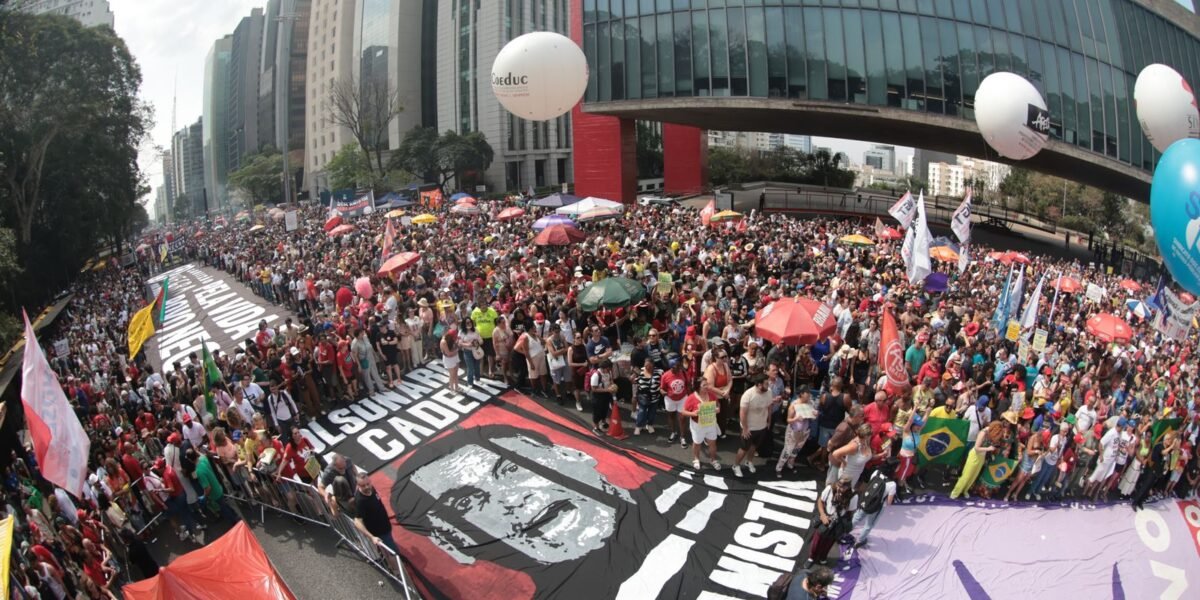Em todo país, milhares protestam contra anistia e PEC da