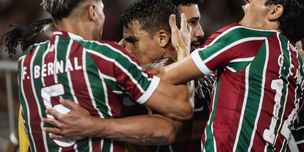 Fluminense derrota Bahia por 2 a 0 e avança na