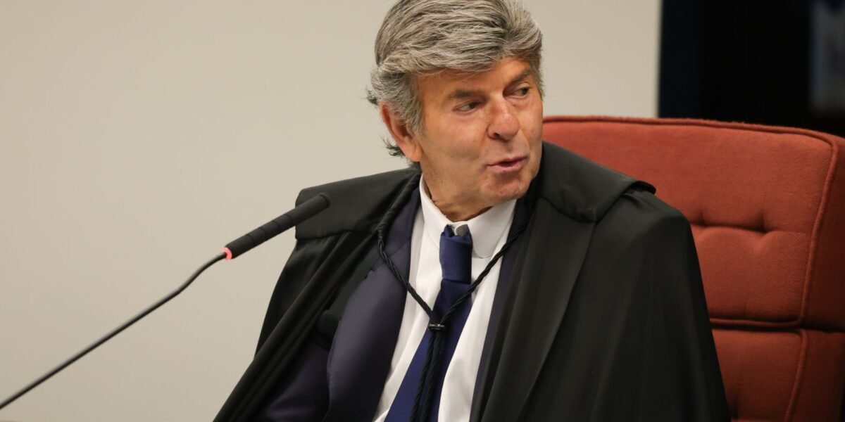 Fux absolve Bolsonaro e condena Braga Netto e Cid pela