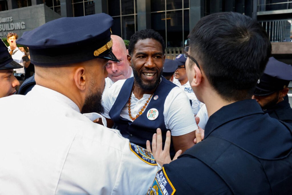 Governo Trump detém 11 políticos democratas em Nova York -