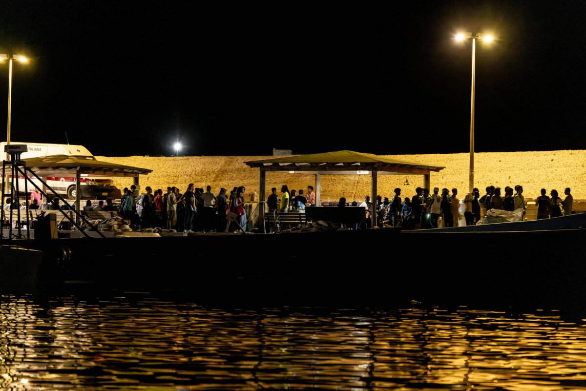 Ilha de Lampedusa segue em crise de imigração há década