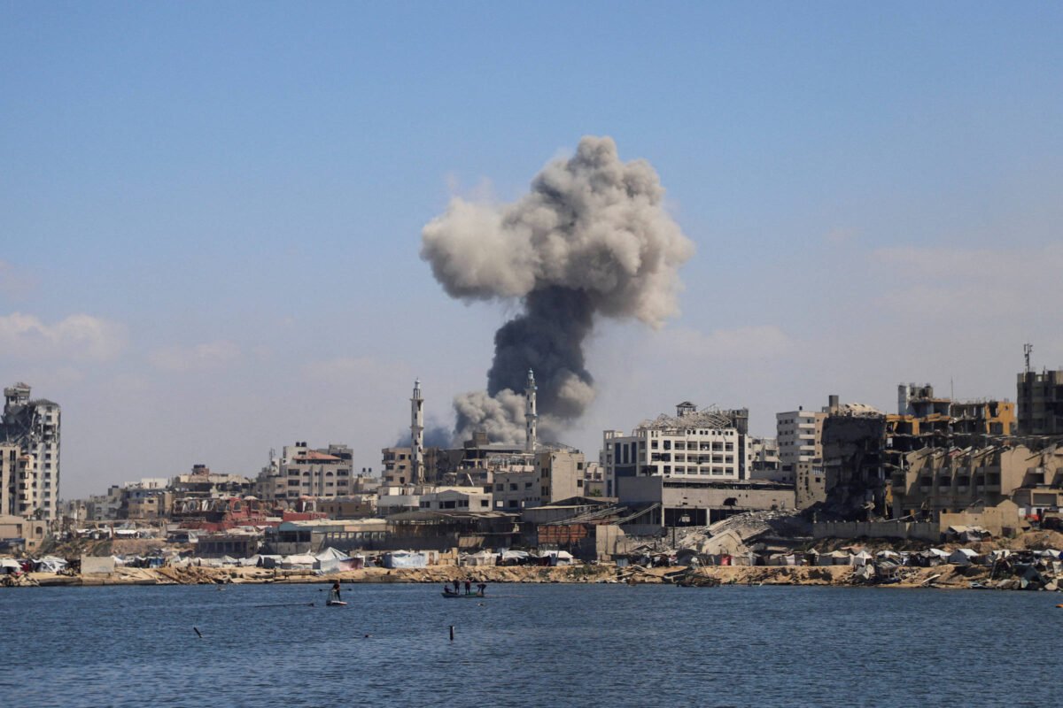 Israel diz que já esvaziou quase metade da Cidade de