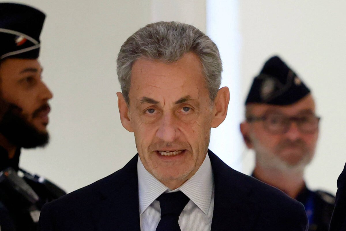 Justiça condena ex-presidente francês Sarkozy a 5 anos - 25/09/2025