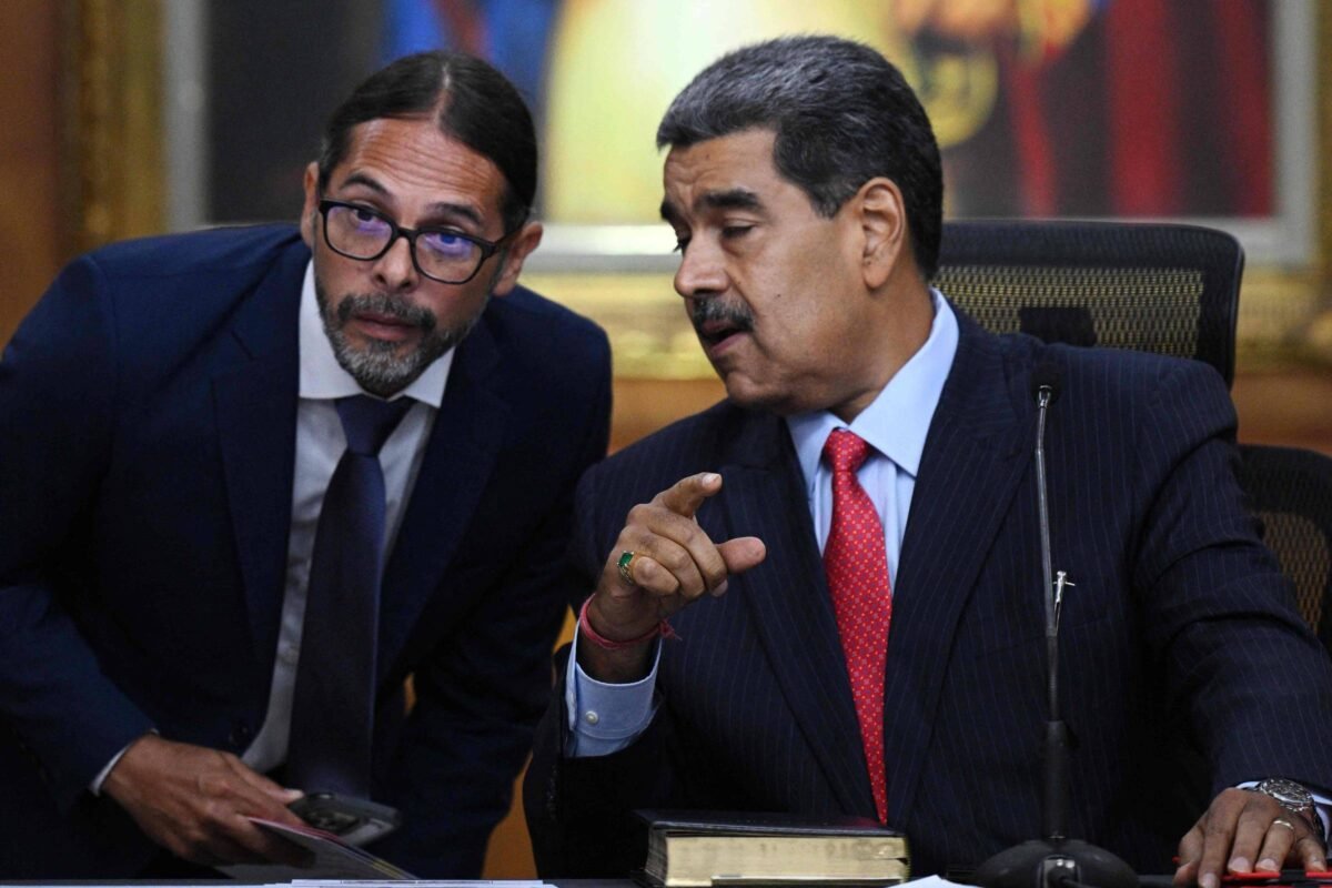 Ministro da Venezuela acusa EUA de forjarem ataque com IA