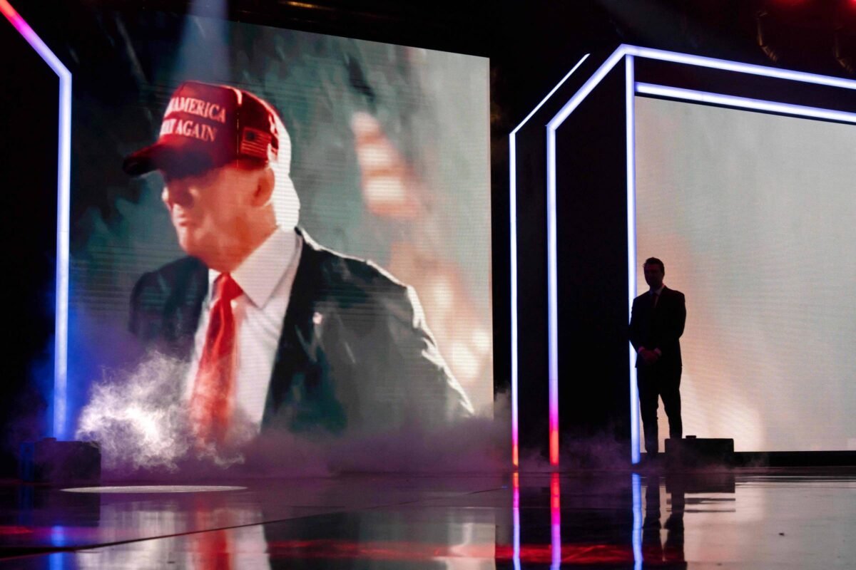 Quem é Charlie Kirk, influenciador trumpista morto aos 31 -
