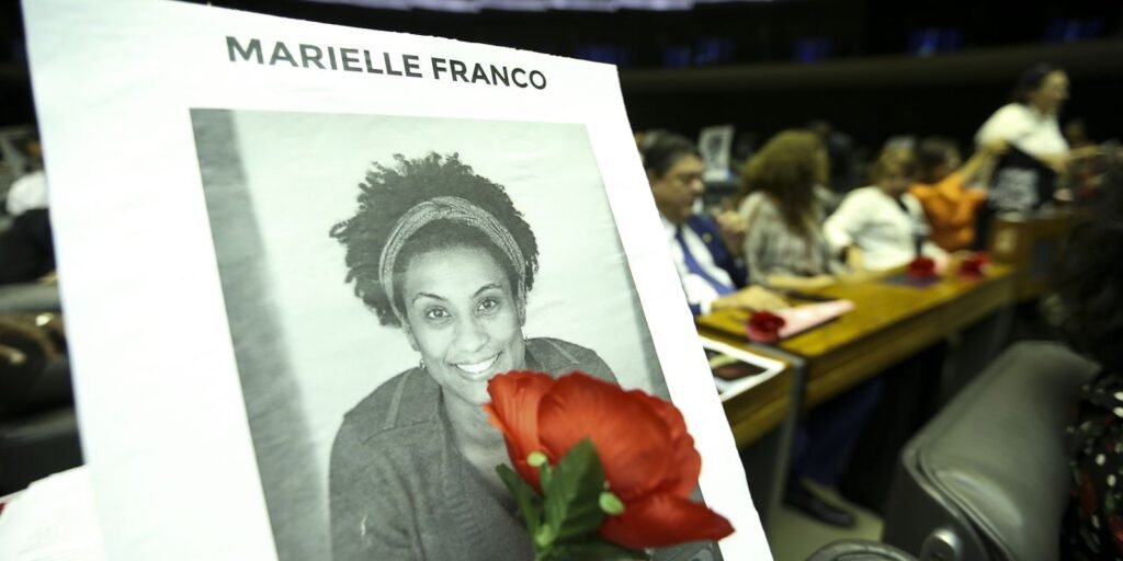 Rede X deve fornecer dados de quem postou ofensas contra