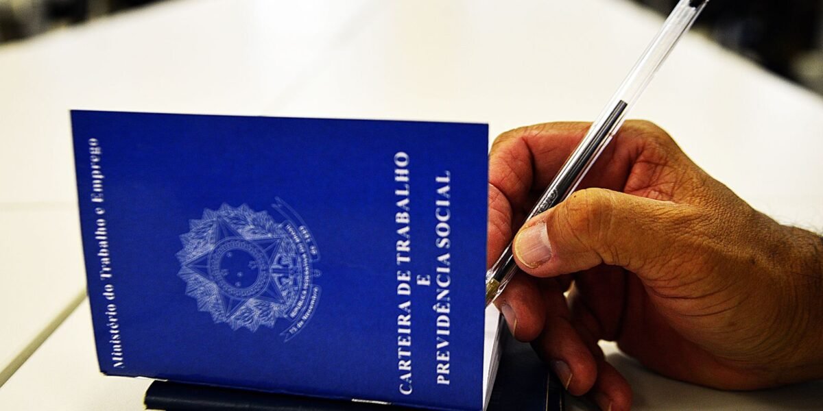 Taxa de desemprego em agosto fica em 5,6% e repete