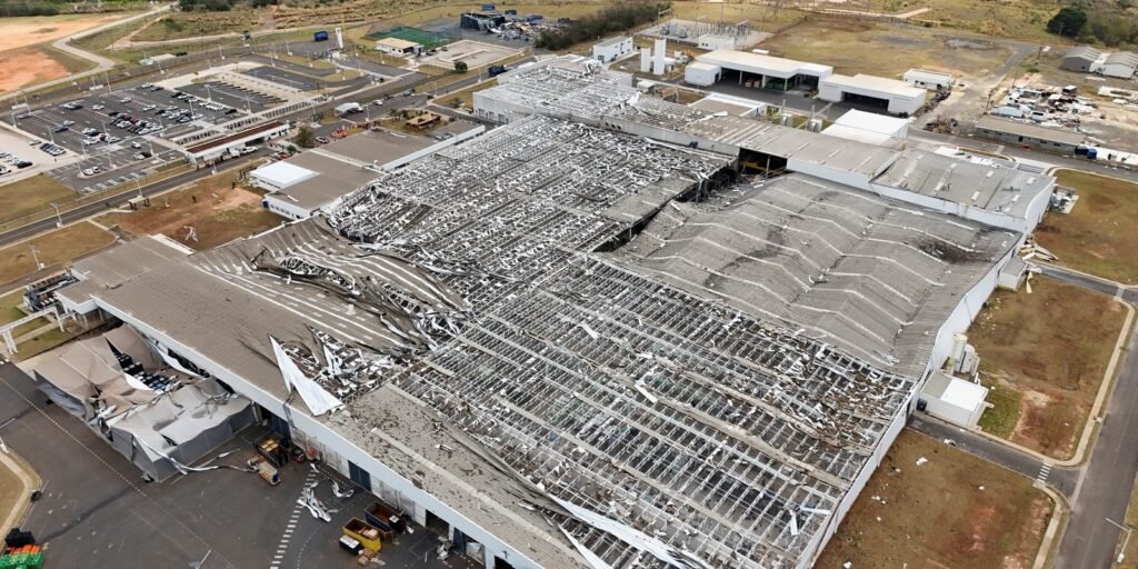 Toyota suspende produção no país após chuva destruir fábrica em