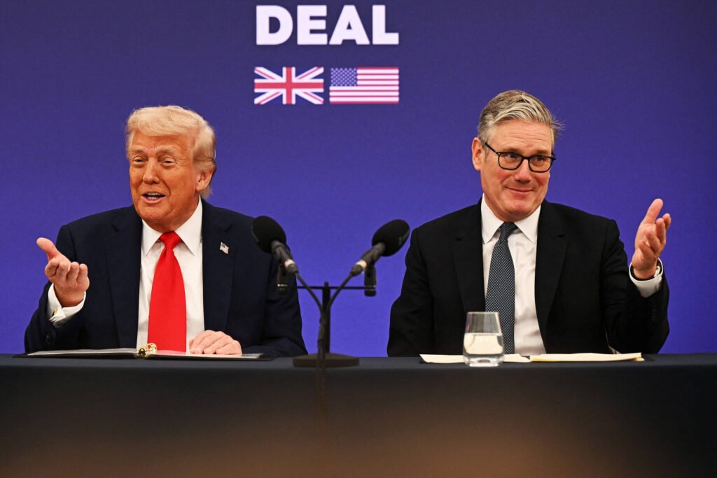 Trump assina acordo com Starmer no Reino Unido - 18/09/2025