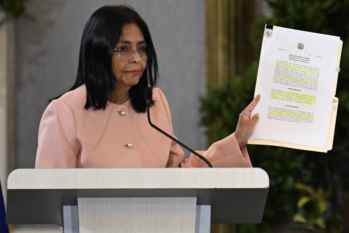 Venezuela: Vice de Maduro acena com decreto de emergência -