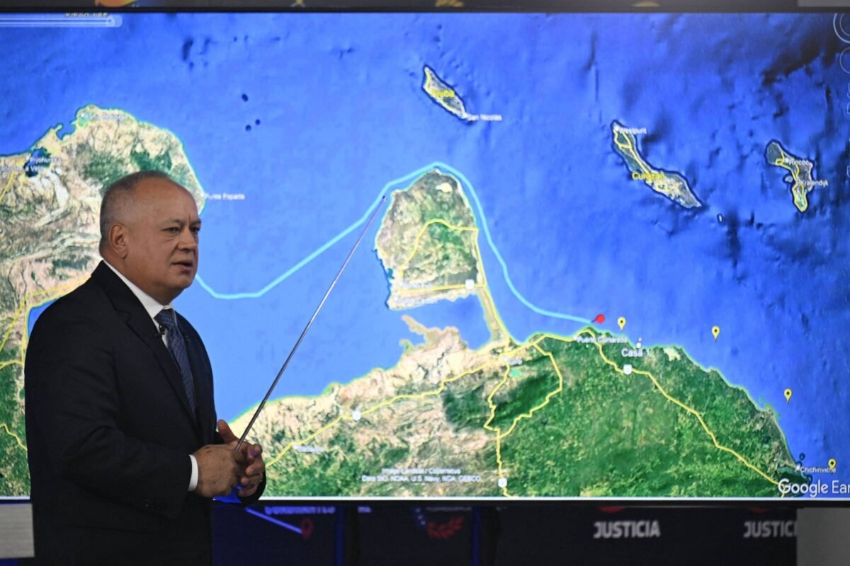Venezuela inicia exercícios militares em ilha do Caribe - 17/09/2025